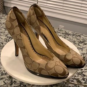 COACH traditional statement Heels size 7